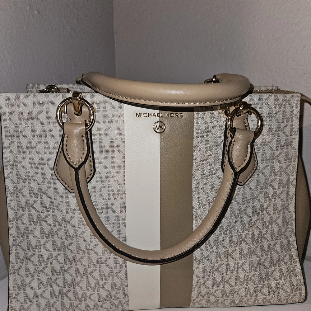 Michael kors shoulder and crossbody purse NWOT